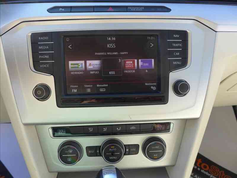 Volkswagen Passat 1,6 TDI COMFORTLINE 1.MAJITEL - foto 12