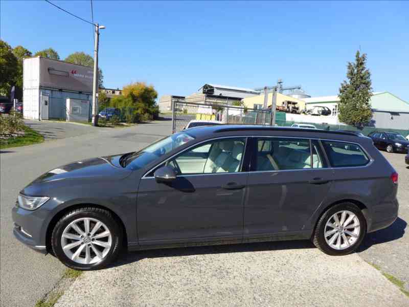Volkswagen Passat 1,6 TDI COMFORTLINE 1.MAJITEL - foto 8