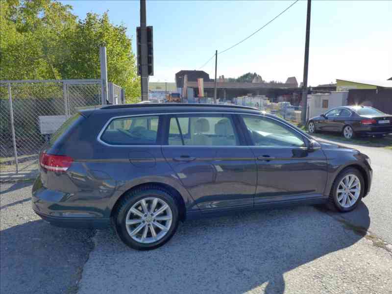 Volkswagen Passat 1,6 TDI COMFORTLINE 1.MAJITEL - foto 4