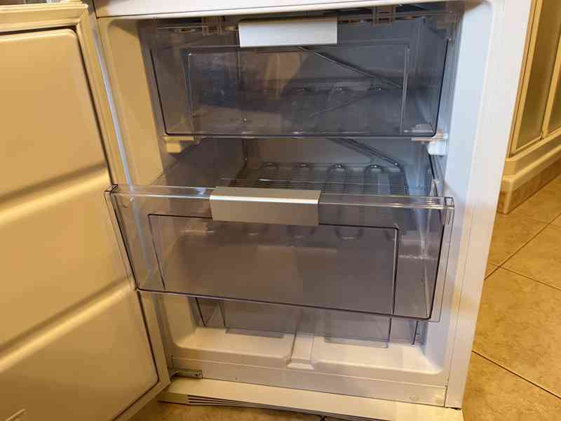 Chladnička kombinovaná vestavěná Whirlpool ART 471/4 - foto 6