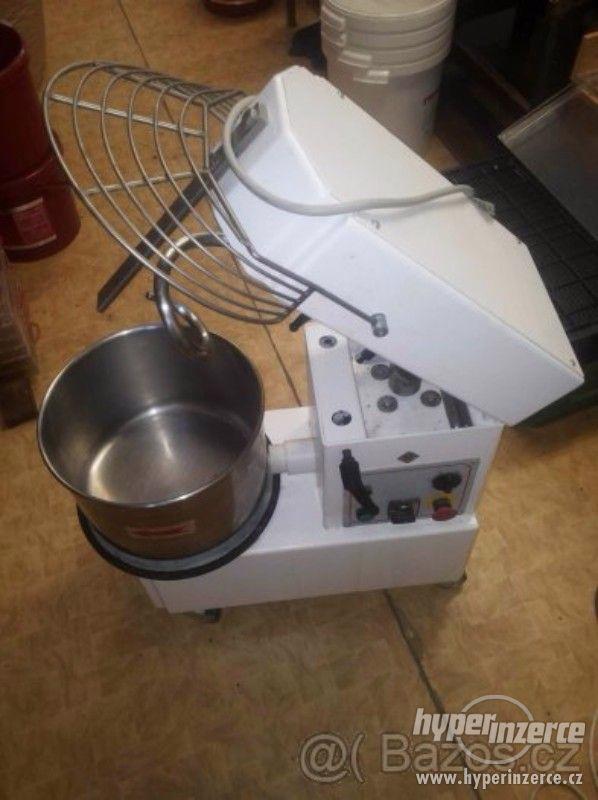 HNĚTAČ TĚSTA - foto 1