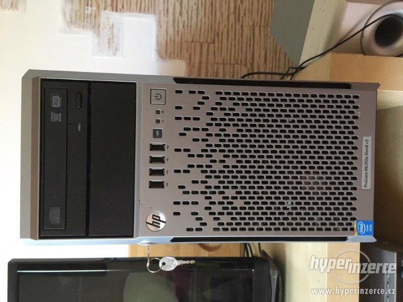 server HP ProLiant ML310e Gen8 v2 - Intel Xeon, 2x1TB - foto 1