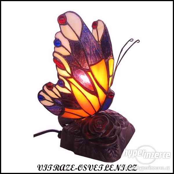 Vitrážová lampička Tiffany motýl