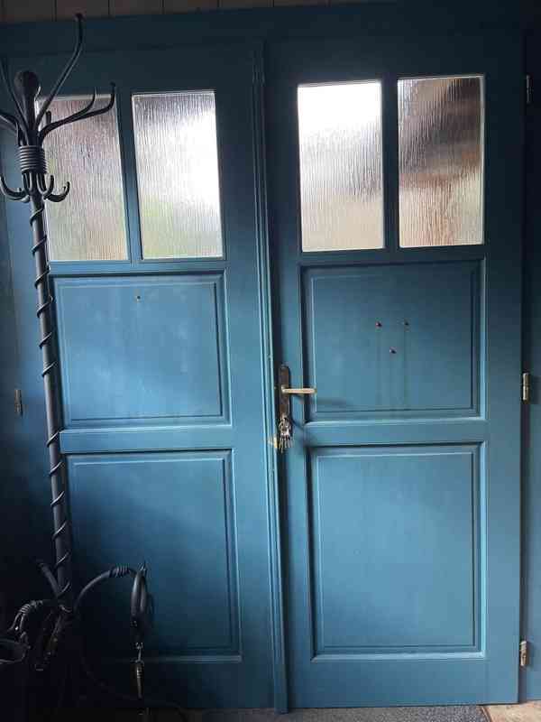 Dřevěné dvoukřídlé dveře s obložkami - foto 2