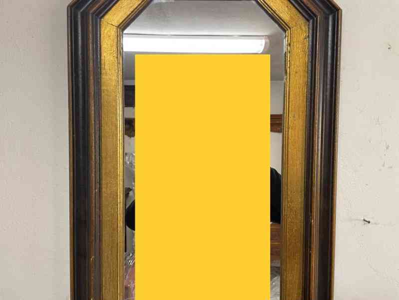 Starožitné zrcadlo v dřevěném rámu  - foto 4