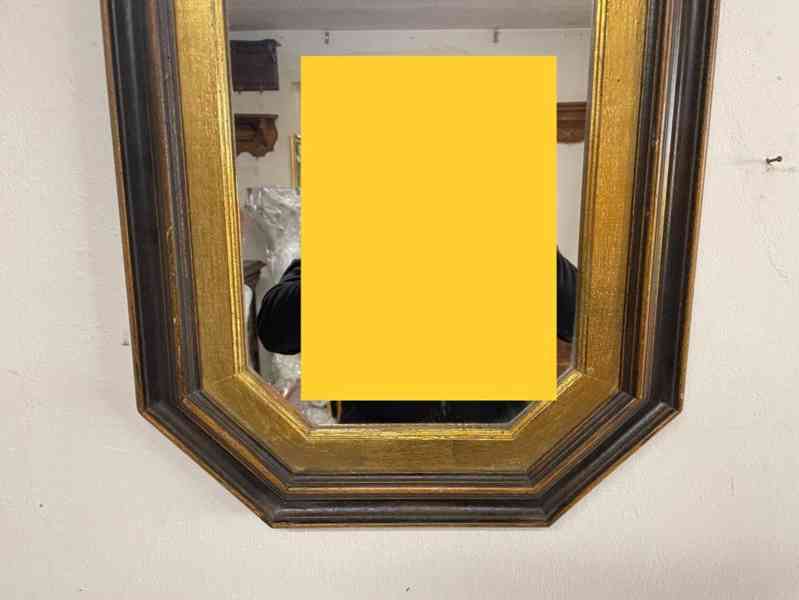 Starožitné zrcadlo v dřevěném rámu  - foto 5