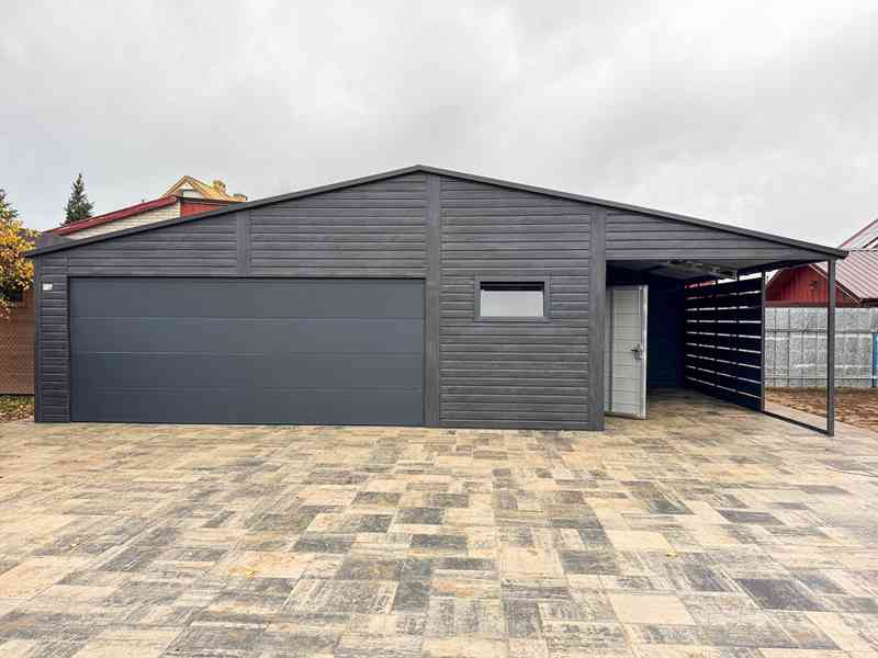 Plechova garáž 8x6m + přístřešek 3x6 -  sekční vrata TS978 - foto 3