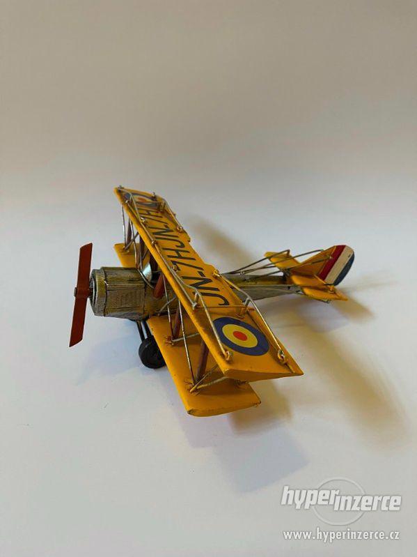 Kovový model letadla - vrtulový dvojplošník - foto 1