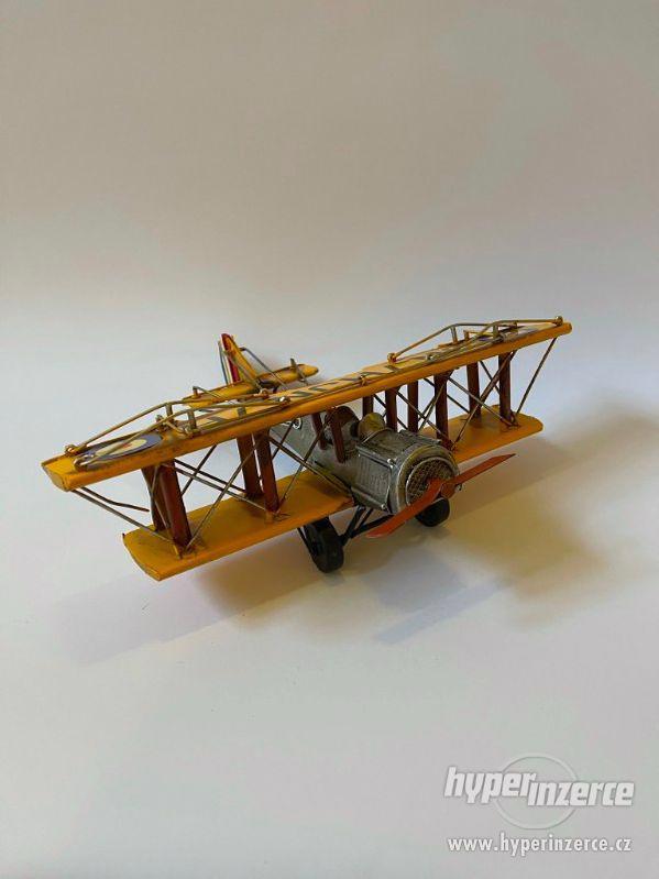 Kovový model letadla - vrtulový dvojplošník - foto 2