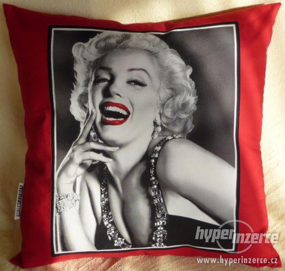 Povlak na polštářek M. Monroe "Kiss me" - 45x45cm - foto 1