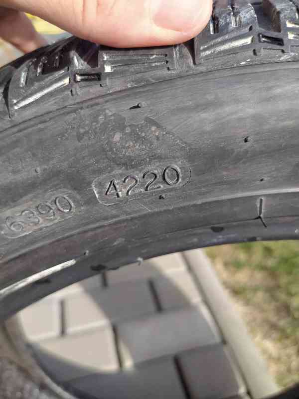 Zimní gumy 215/45/R16 - prodej - foto 1