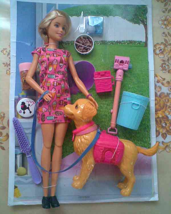 Nové oblečení s Barbie, pejsek, kočičky a koník - foto 5