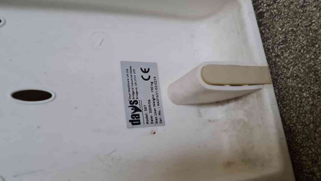 Sedačka na vanu bez rukojeti - foto 3