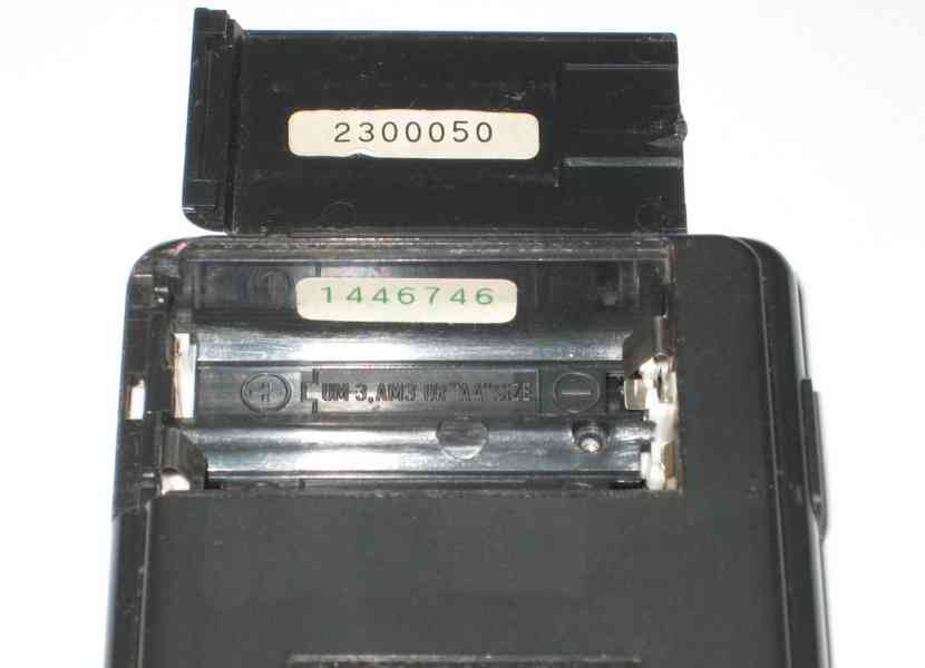 KOUPÍM KRYTKU BATERIÍ KALKULAČKY CASIO MEMORY-8S - foto 4