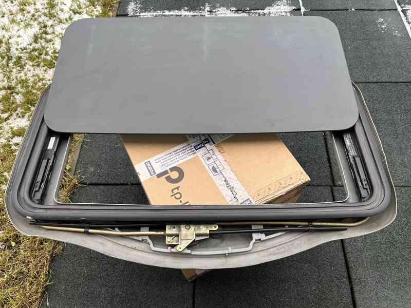 ŠÍBR WEBASTO - výsuvné střešní okno - foto 1