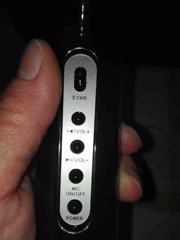 Mikrofon - Magic Karaoke Player E103 USER MANUAL - foto 8