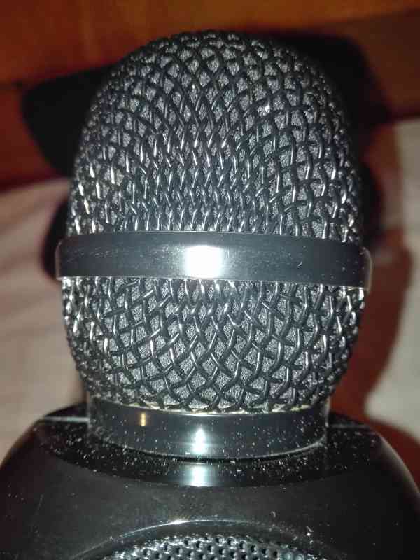 Mikrofon - Magic Karaoke Player E103 USER MANUAL - foto 6