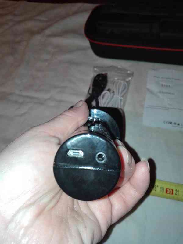 Mikrofon - Magic Karaoke Player E103 USER MANUAL - foto 9