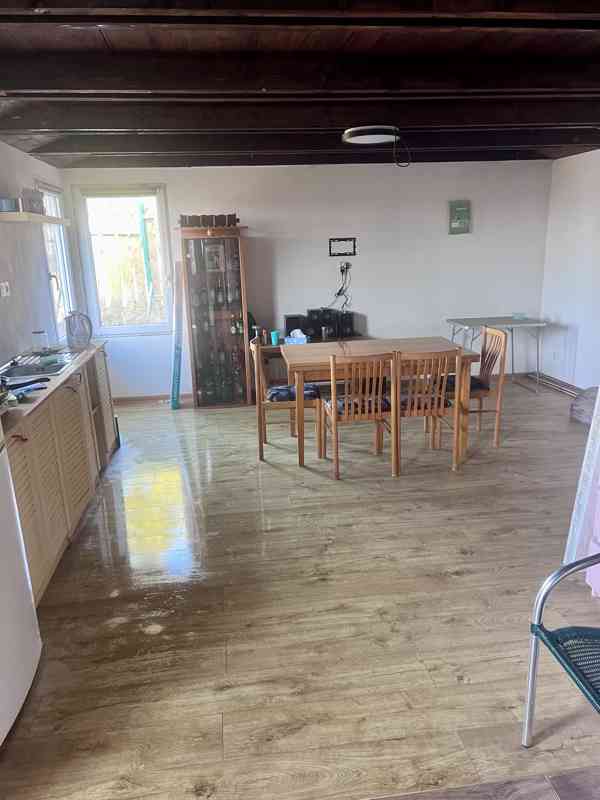 Chata s pergolou v obci Lipník u Hrotovic - foto 4