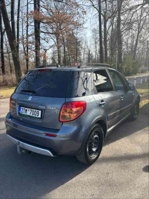 Suzuki SX4 1,6   Suzuki SX4 šedé - foto 8