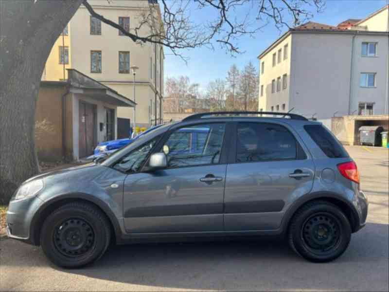 Suzuki SX4 1,6   Suzuki SX4 šedé - foto 3