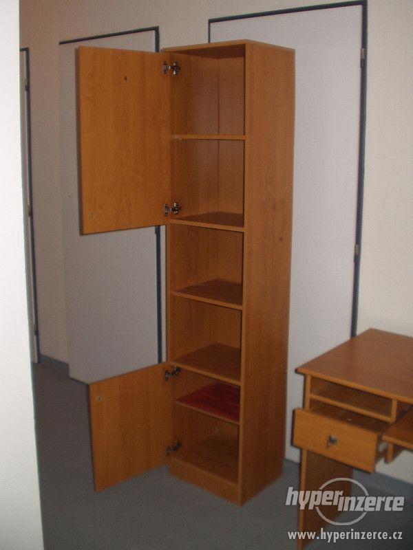 Kvalitní studentská obývací stěna s psacím stolem - foto 2