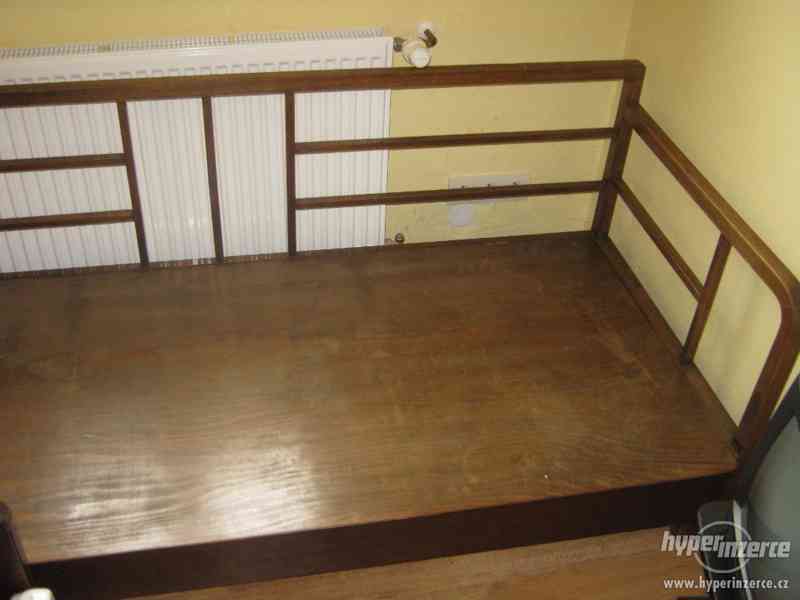 Starobylá postel - foto 1