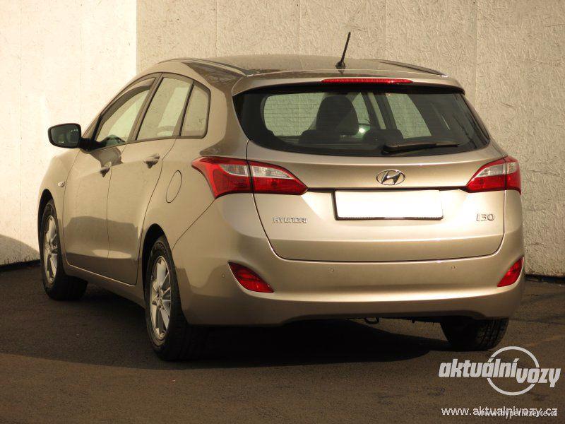 Hyundai i30 1.6, benzín, RV 2016 - foto 17