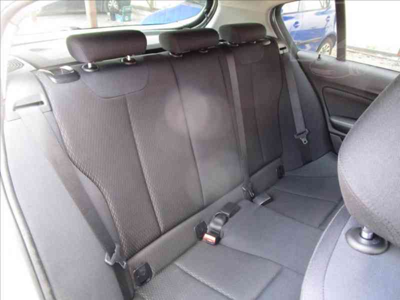 BMW 116 d 2,0 NAVIGACE - foto 12