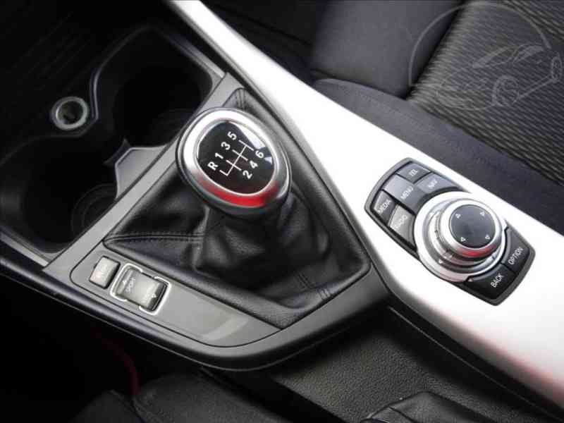 BMW 116 d 2,0 NAVIGACE - foto 8