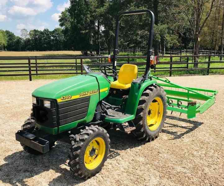 Traktor John Deere 4HST/ 300 - foto 1