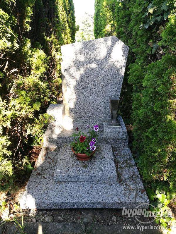 Prodám zrenovovaný urnový hrob v Českých Budějovicích - foto 1