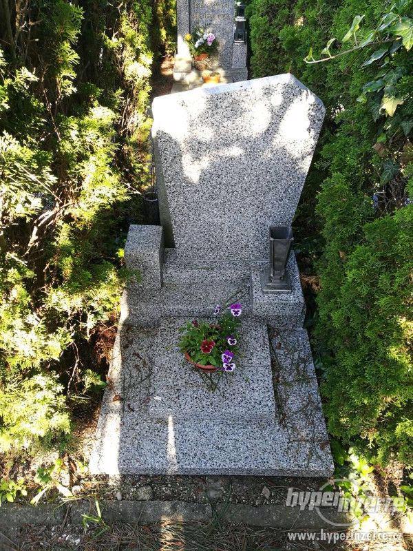 Prodám zrenovovaný urnový hrob v Českých Budějovicích - foto 2