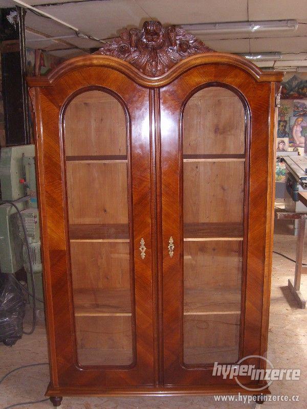 Restaurovaná prosklená skříň - foto 1