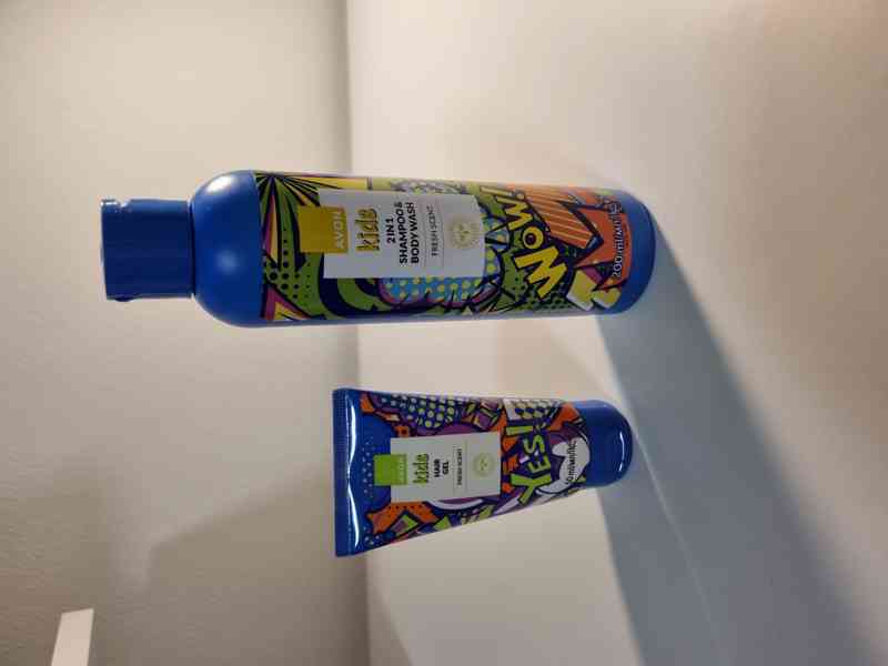 Avon sprchový gel 2v 1 a gel na vlasy Set - foto 2