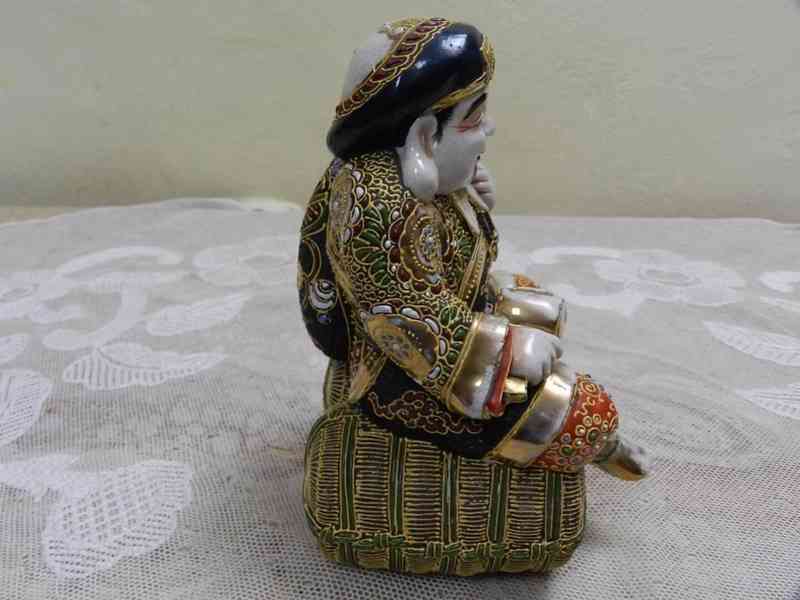 Luxusní Japonská bohatě zdobená soška Bůh Bůžek Satsuma  - foto 4