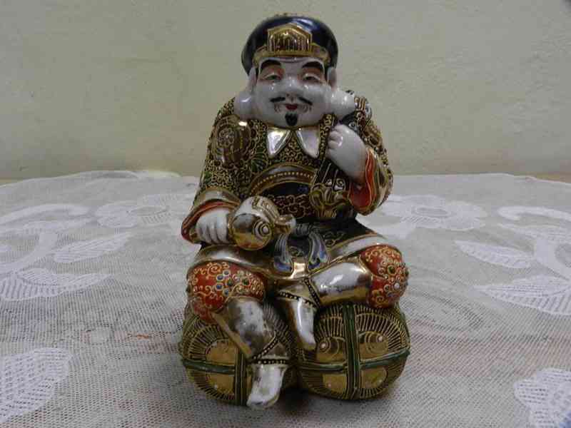 Luxusní Japonská bohatě zdobená soška Bůh Bůžek Satsuma 