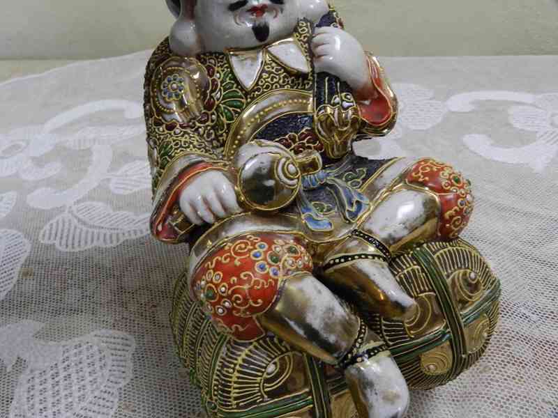 Luxusní Japonská bohatě zdobená soška Bůh Bůžek Satsuma  - foto 3