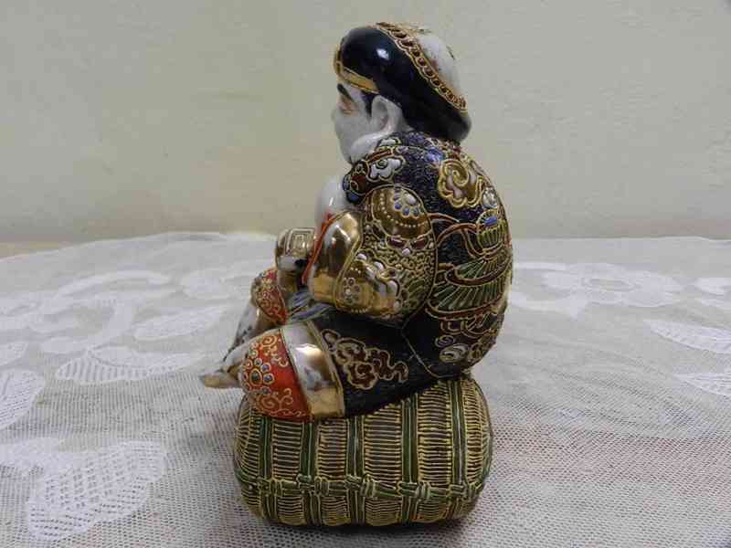 Luxusní Japonská bohatě zdobená soška Bůh Bůžek Satsuma  - foto 6