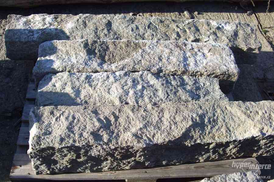 Prodám žulové obrubníky - foto 1