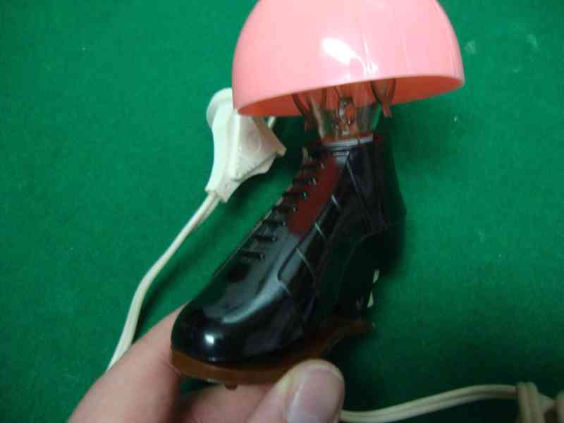 Malá bakelitová lampička fotbalová kopačka a míč rare svítí - foto 6