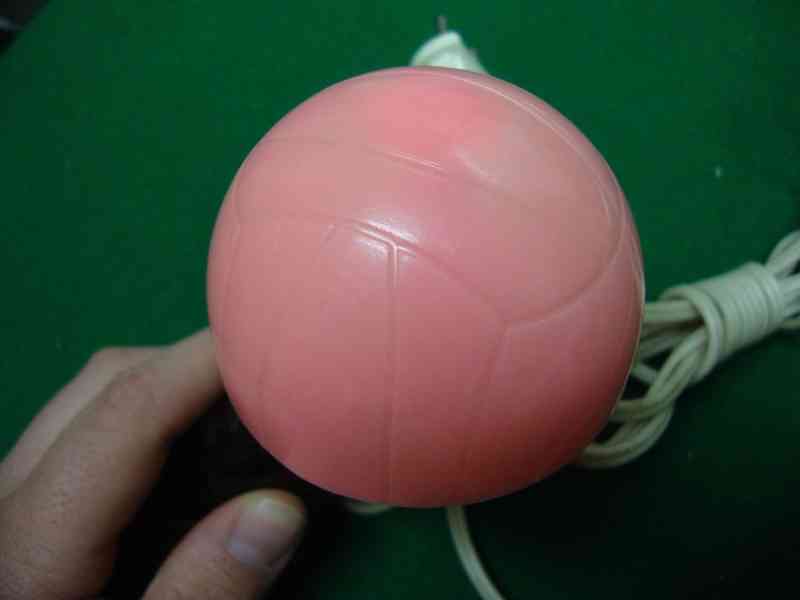 Malá bakelitová lampička fotbalová kopačka a míč rare svítí - foto 11