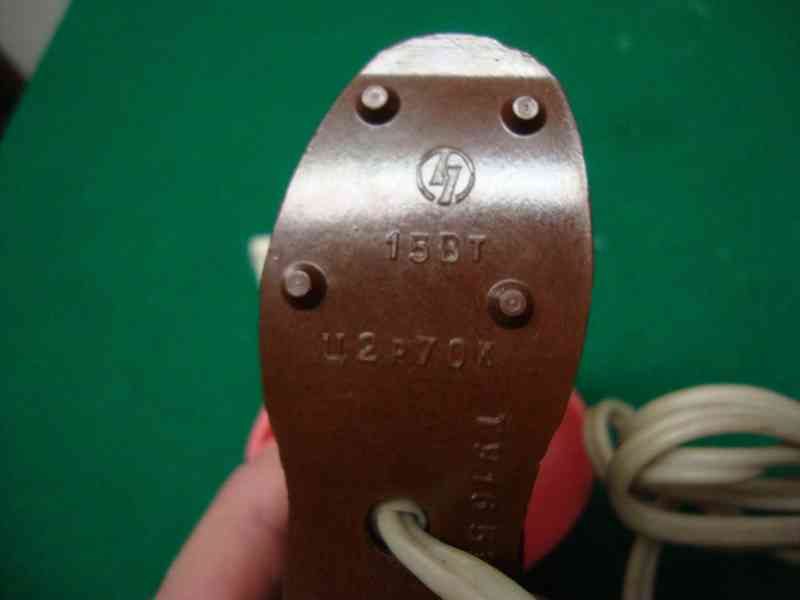 Malá bakelitová lampička fotbalová kopačka a míč rare svítí - foto 8