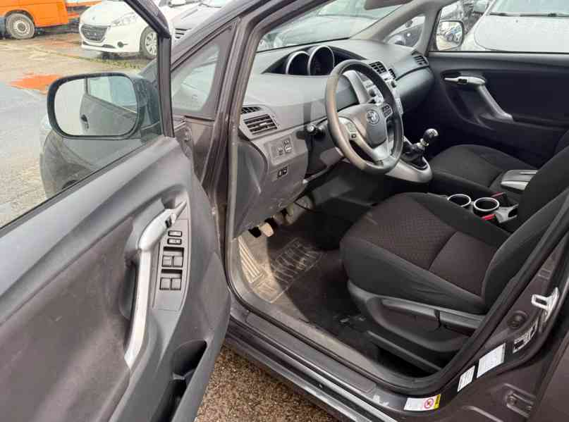 Toyota Verso Edition 1,8i benzín 108kw - foto 11