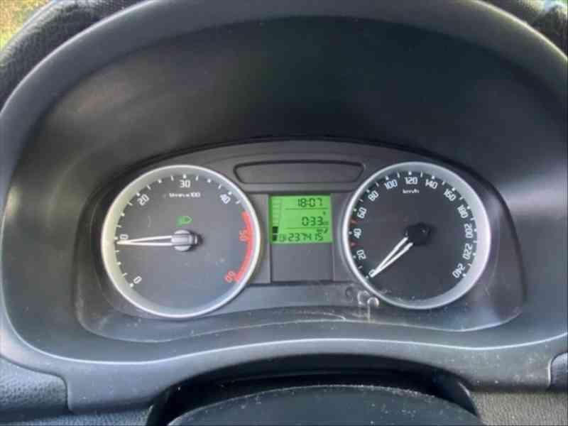 Škoda Fabia 1,4   II - foto 6
