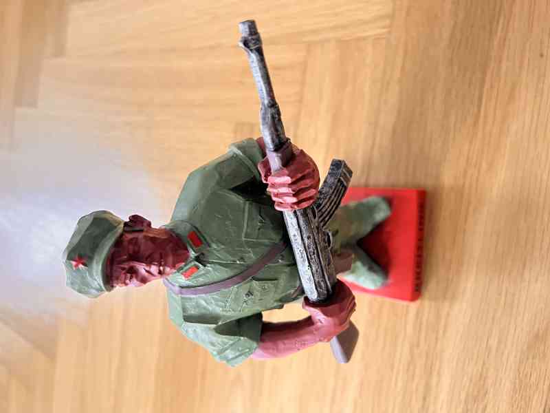 Soška vojáka BREITLING – Breitling Chinese Soldier Statue