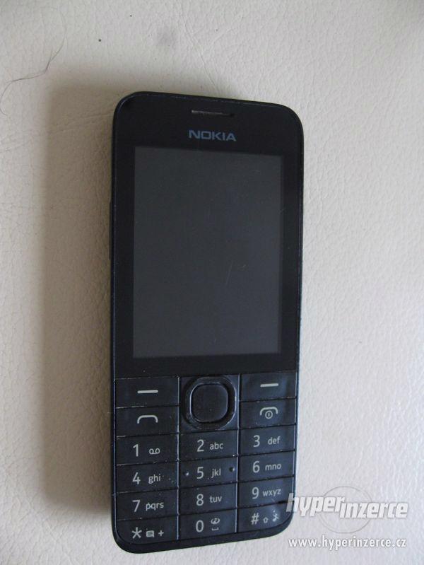 Nokia 208.1 - tlačítkový mobilní telefon - foto 1