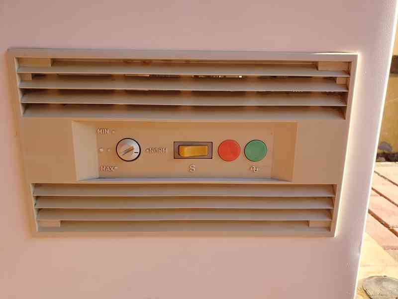 Pultový 300 litrový mrazák Samsung Calex Symphony 33 E - foto 3