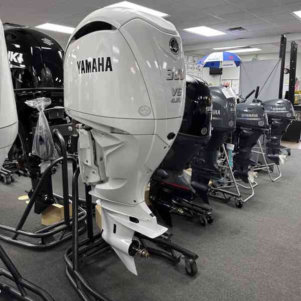 Quality Outboard Engines : YAMAHA 300 HP 4 STROKE - foto 2
