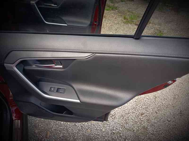 TOYOTA Rav 4   2,5HSD e-CVT AWD ČR 1 majitel  - foto 15
